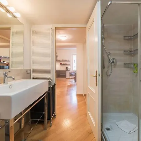 Iflat Ape Ponte Sisto アパート *